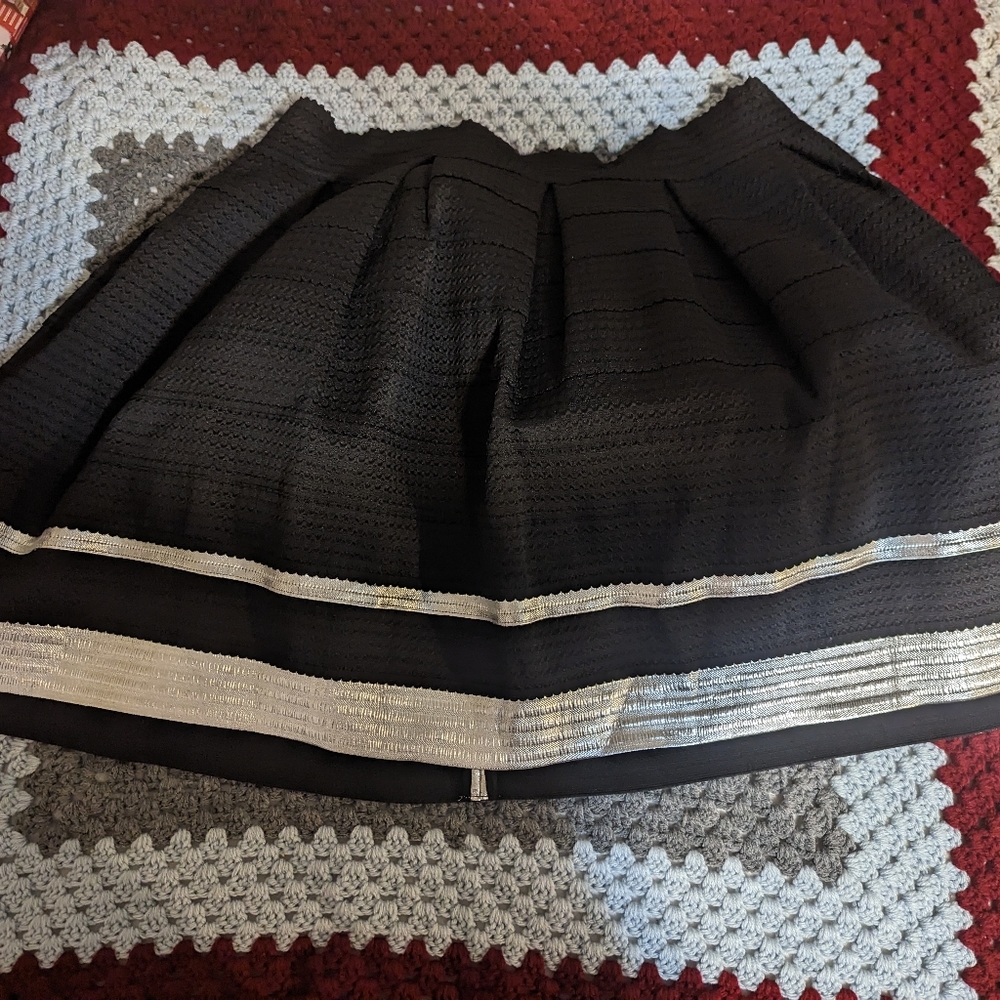 Sans souchi skirt black and silver
